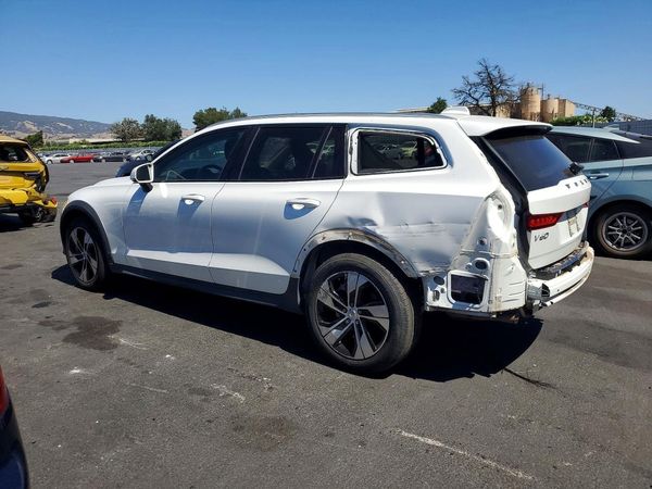 2020 VOLVO V60 CROSS COUNTRY