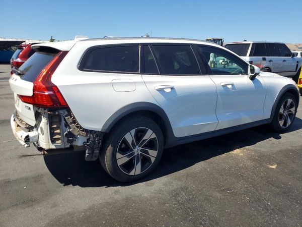 2020 VOLVO V60 CROSS COUNTRY