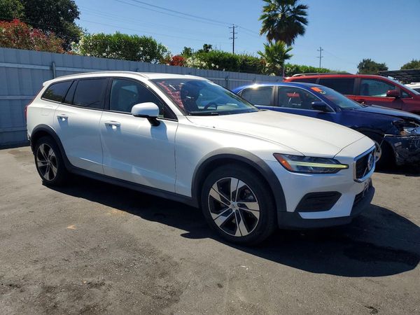 2020 VOLVO V60 CROSS COUNTRY