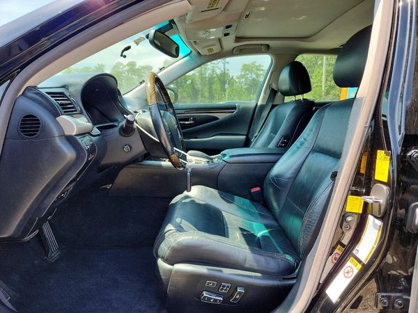 2013 LEXUS LS