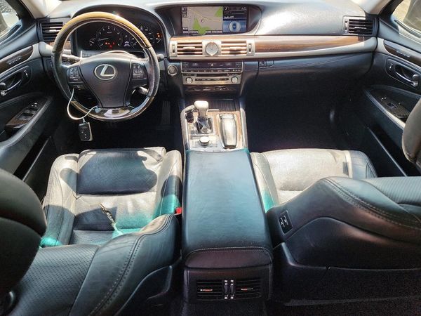 2013 LEXUS LS