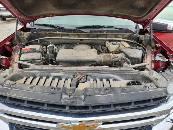 2020 CHEVROLET SILVERADO LT — Engine bay