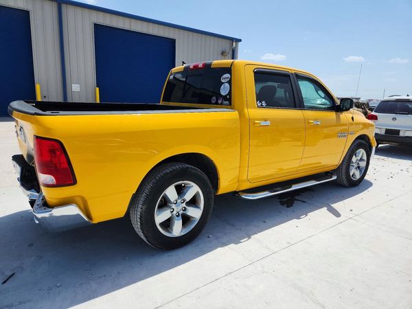 2016 RAM 1500 SLT CREW CAB 4X2