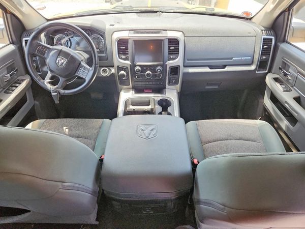 2016 RAM 1500 SLT CREW CAB 4X2