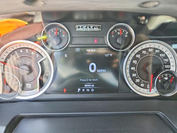 2016 RAM 1500 SLT CREW CAB 4X2