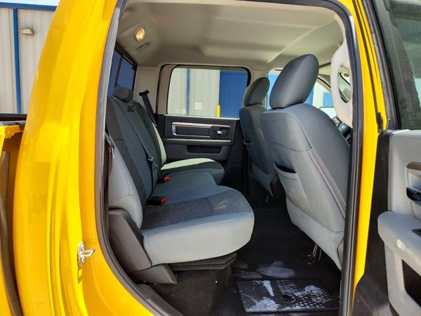 2016 RAM 1500 SLT CREW CAB 4X2