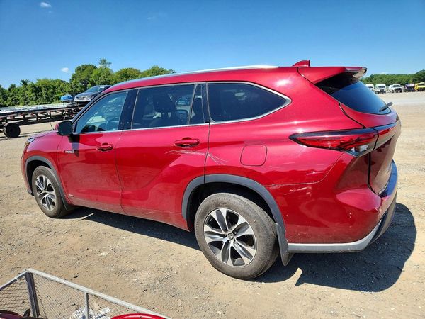 2021 TOYOTA HIGHLANDER XLE Nav