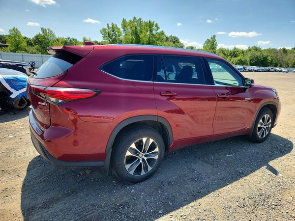 2021 TOYOTA HIGHLANDER XLE Nav