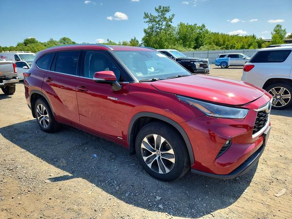 2021 TOYOTA HIGHLANDER XLE Nav