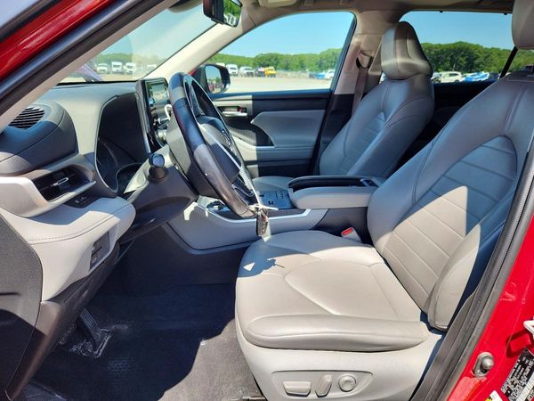 2021 TOYOTA HIGHLANDER XLE Nav
