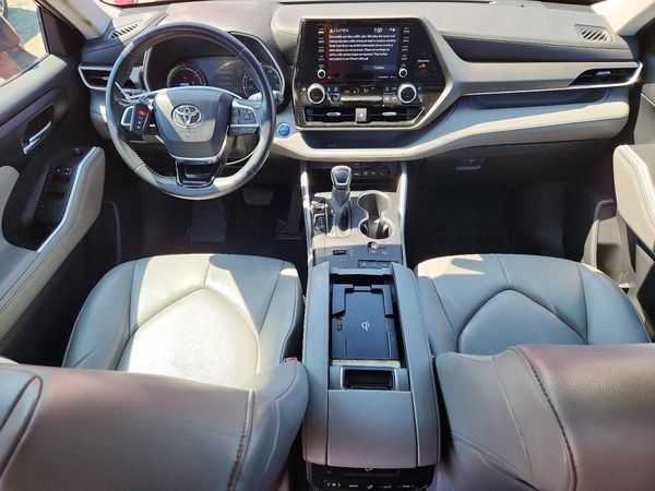 2021 TOYOTA HIGHLANDER XLE Nav