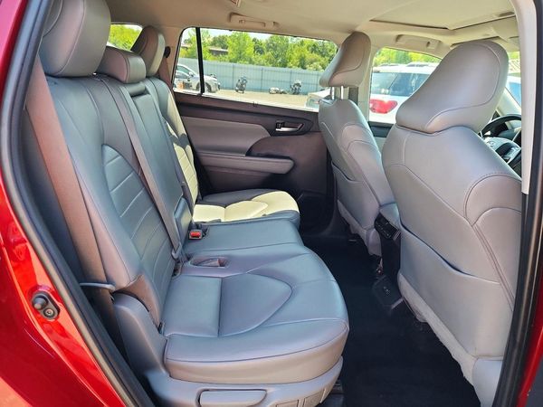2021 TOYOTA HIGHLANDER XLE Nav