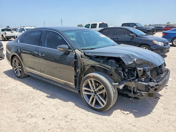2017 VOLKSWAGEN PASSAT