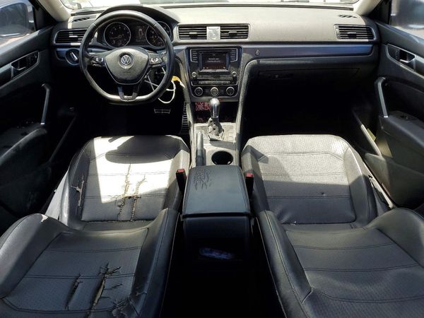 2017 VOLKSWAGEN PASSAT