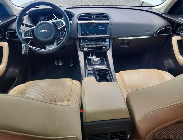2019 JAGUAR F-PACE