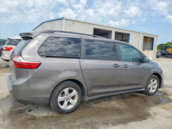 2018 TOYOTA SIENNA LE
