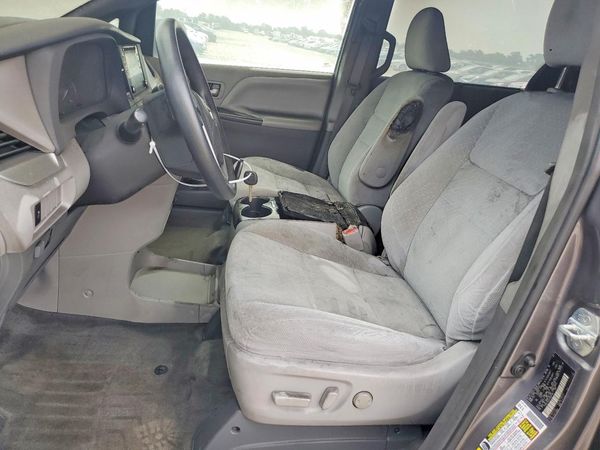 2018 TOYOTA SIENNA LE