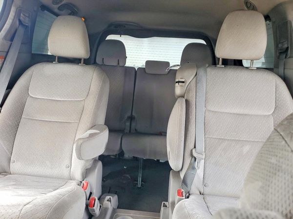 2018 TOYOTA SIENNA LE