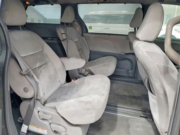 2018 TOYOTA SIENNA LE