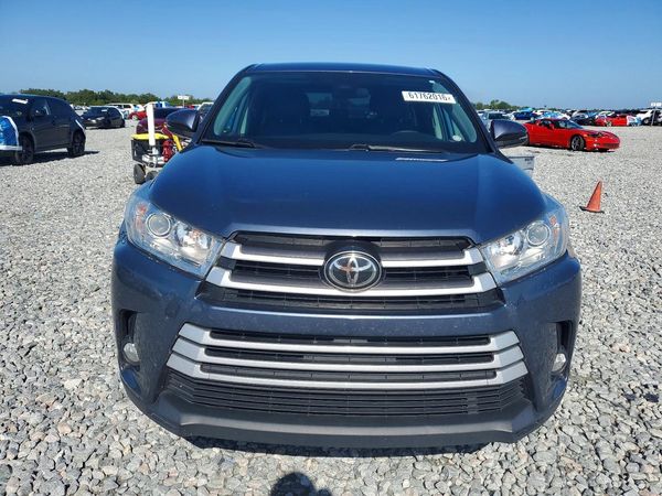 2019 TOYOTA HIGHLANDER LE/LE Plus