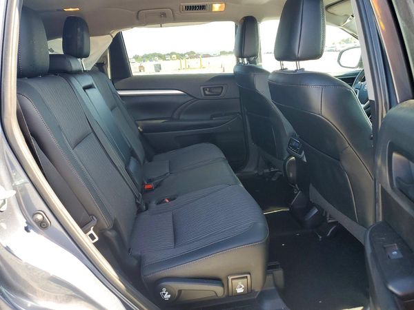 2019 TOYOTA HIGHLANDER LE/LE Plus