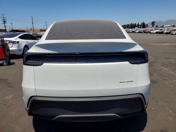 2026 TESLA MODEL Y