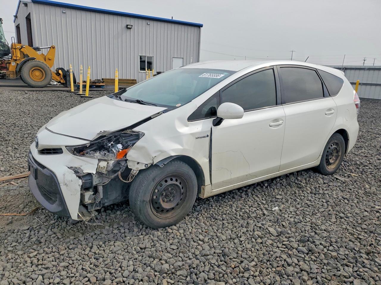2016 TOYOTA PRIUS — Front 3/4