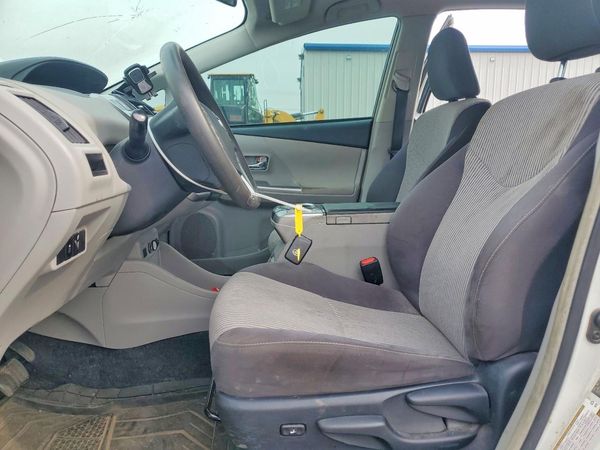 2016 TOYOTA PRIUS — DENT