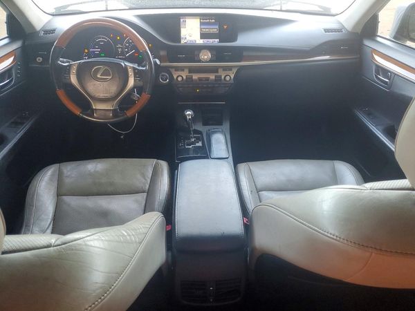2013 LEXUS ES 300h
