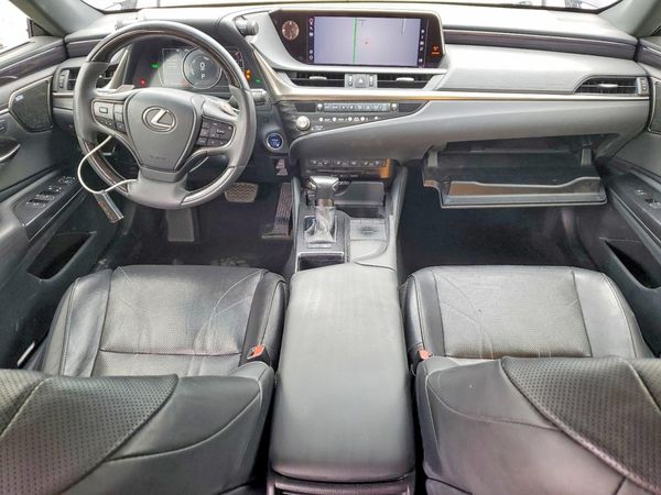 2021 LEXUS ES 300h Luxury