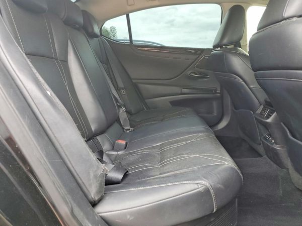 2021 LEXUS ES 300h Luxury