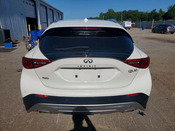 2017 INFINITI QX30