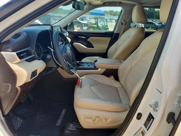 2022 TOYOTA HIGHLANDER XLE