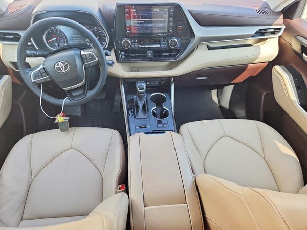 2022 TOYOTA HIGHLANDER XLE