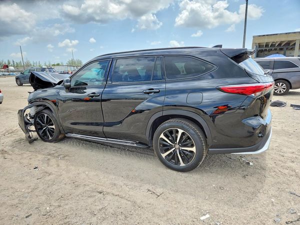 2022 TOYOTA HIGHLANDER XSE