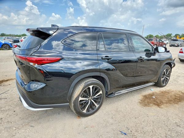2022 TOYOTA HIGHLANDER XSE