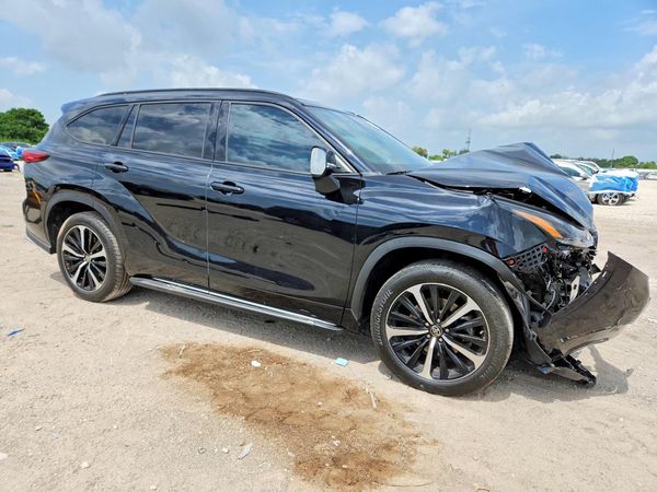 2022 TOYOTA HIGHLANDER XSE