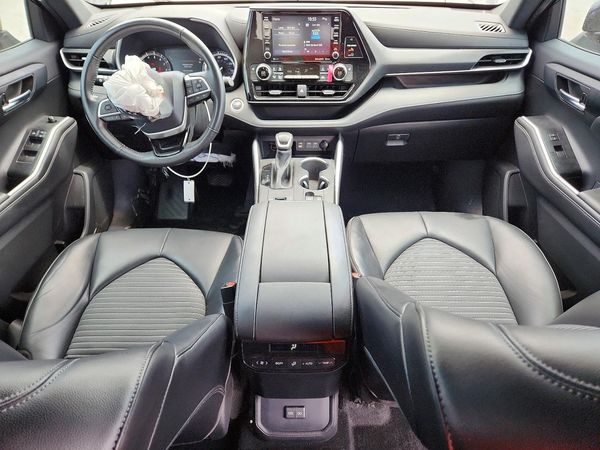 2022 TOYOTA HIGHLANDER XSE