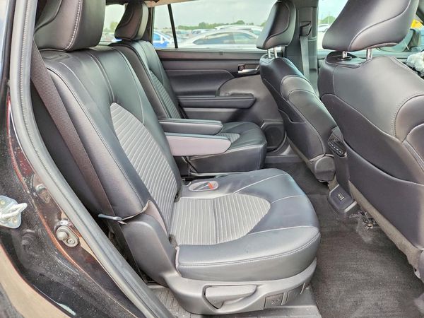 2022 TOYOTA HIGHLANDER XSE