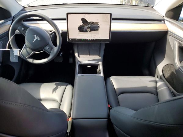 2024 TESLA MODEL Y
