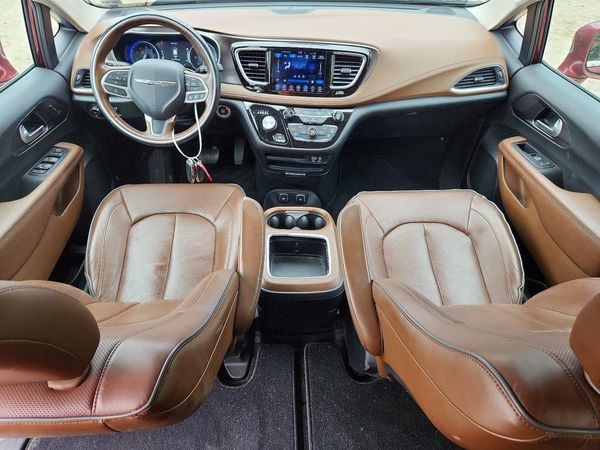 2017 CHRYSLER PACIFICA Limited