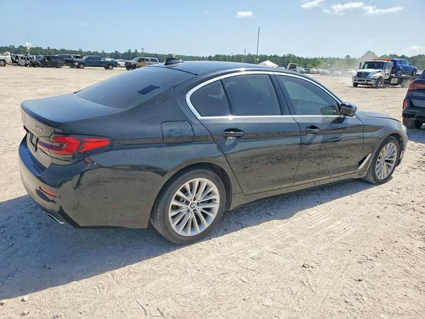 2021 BMW 530
