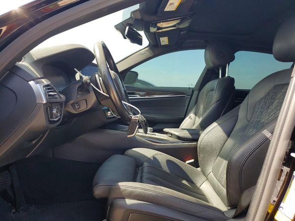 2021 BMW 530