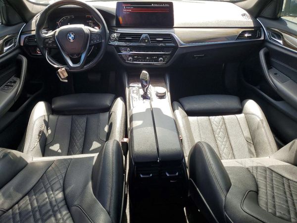 2021 BMW 530
