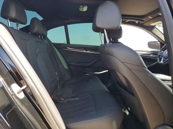 2021 BMW 530