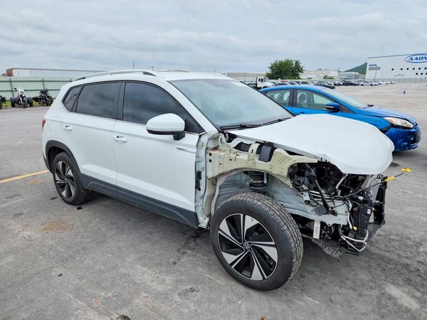 2024 VOLKSWAGEN TAOS 4Motion SE
