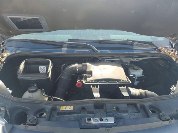 2021 MERCEDES-BENZ SPRINTER 907 (VS30) — Engine bay