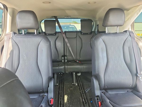 2024 KIA CARNIVAL LX, LX Seat Package