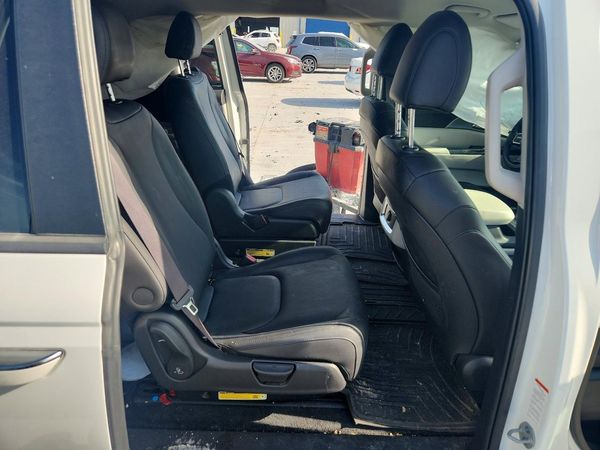 2024 KIA CARNIVAL LX, LX Seat Package