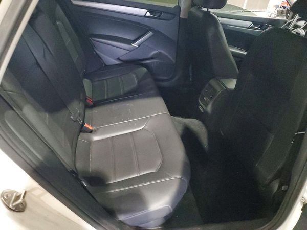 2020 VOLKSWAGEN PASSAT SE